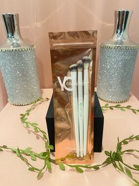 YC Collection 3-Piece Eye Brush Set - White Brushes